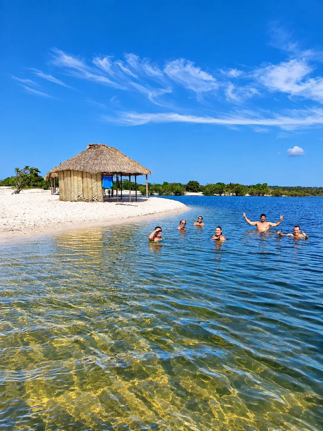 Pontas, lagos e pedras vulcânicas
