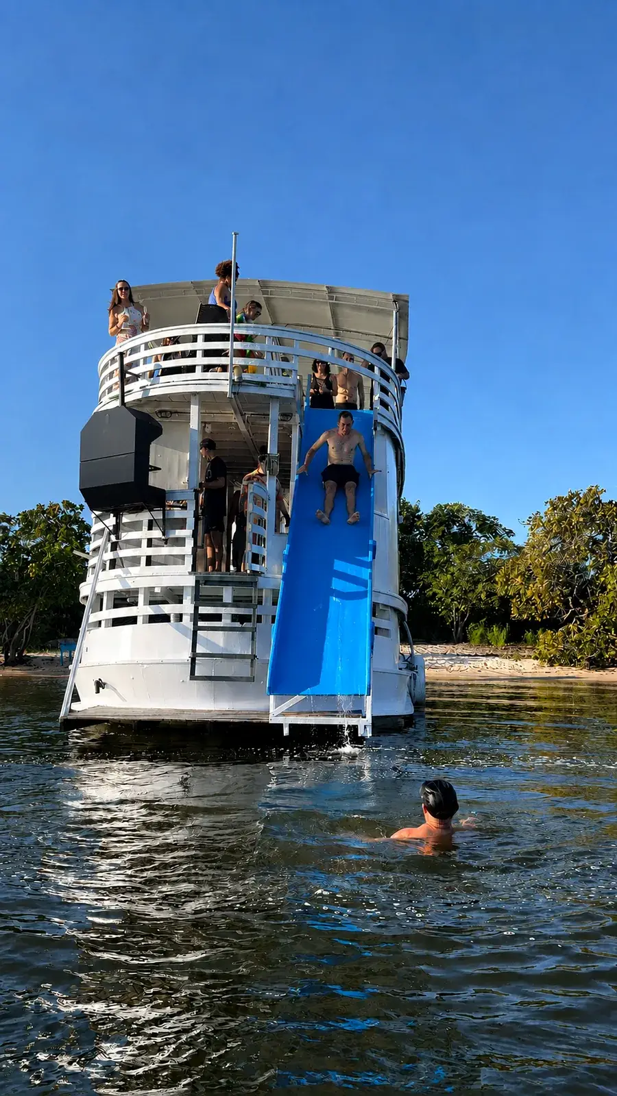 Tobogã do barco Sol Ecoturismo Alter do Chão